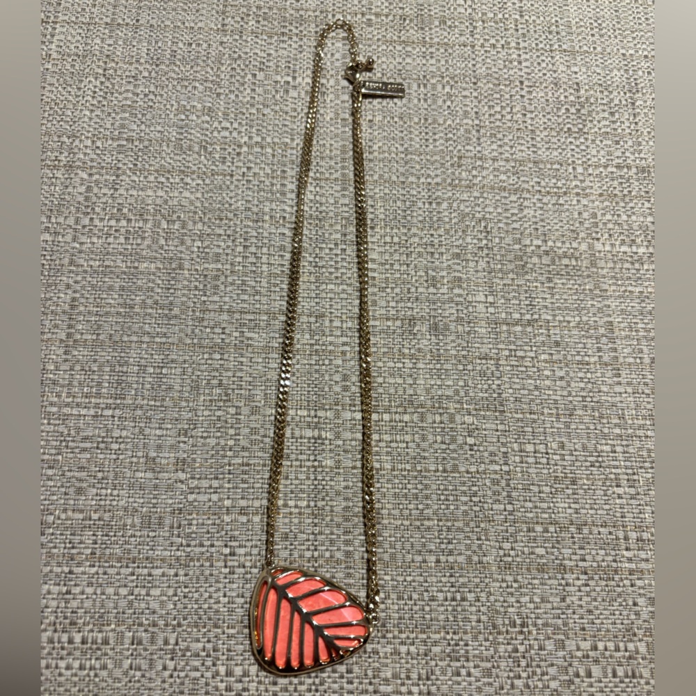 Kendra Scott Reversible Merritt Leaf Necklace in coral RARE